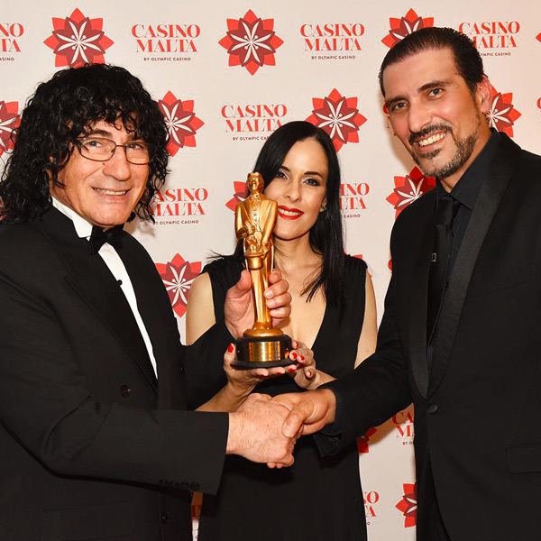 Best Magician in Malta receives Merlin Award 